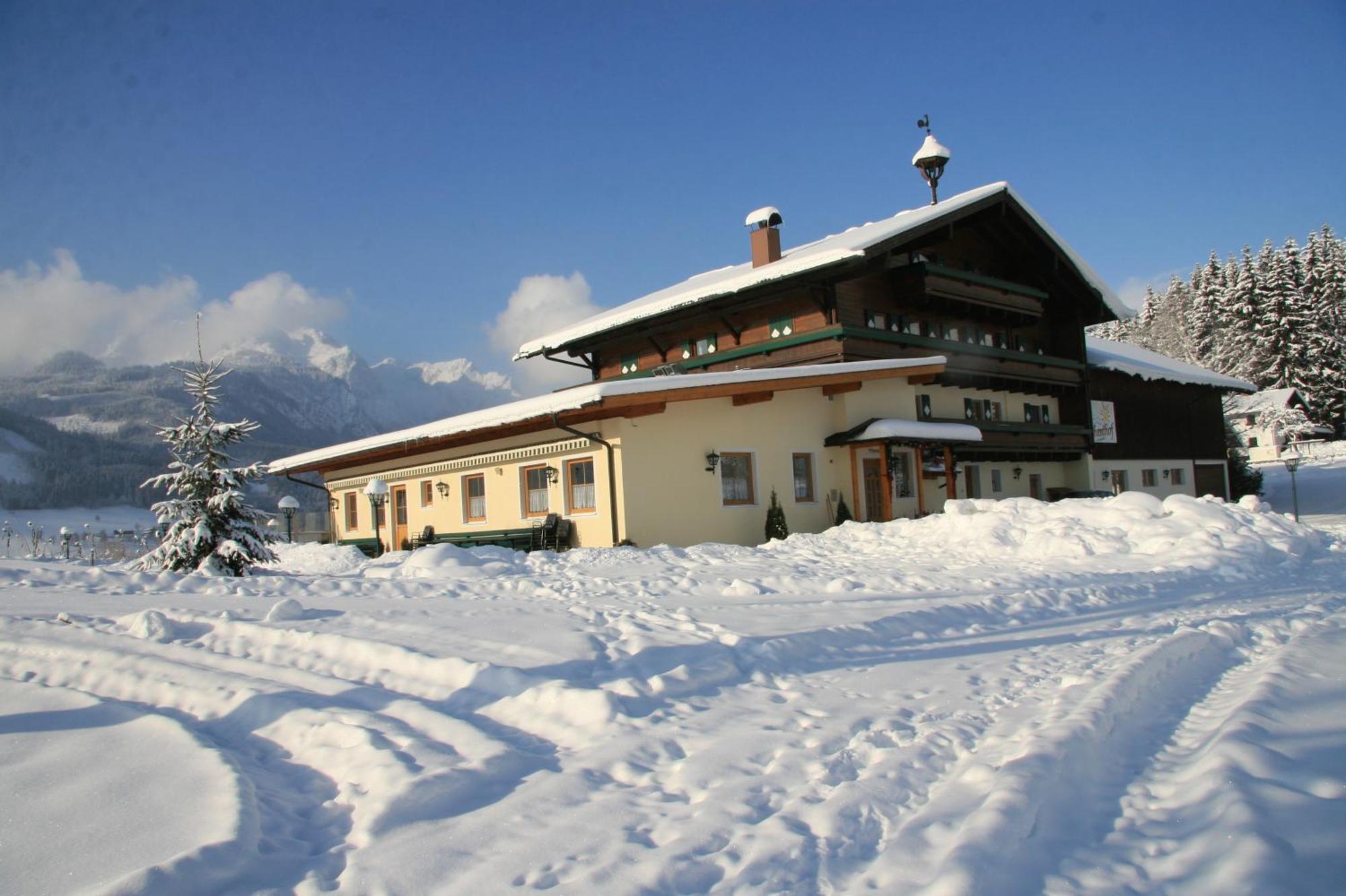 Landgasthof Hotel Zehenthof Пфарверфен Екстериор снимка