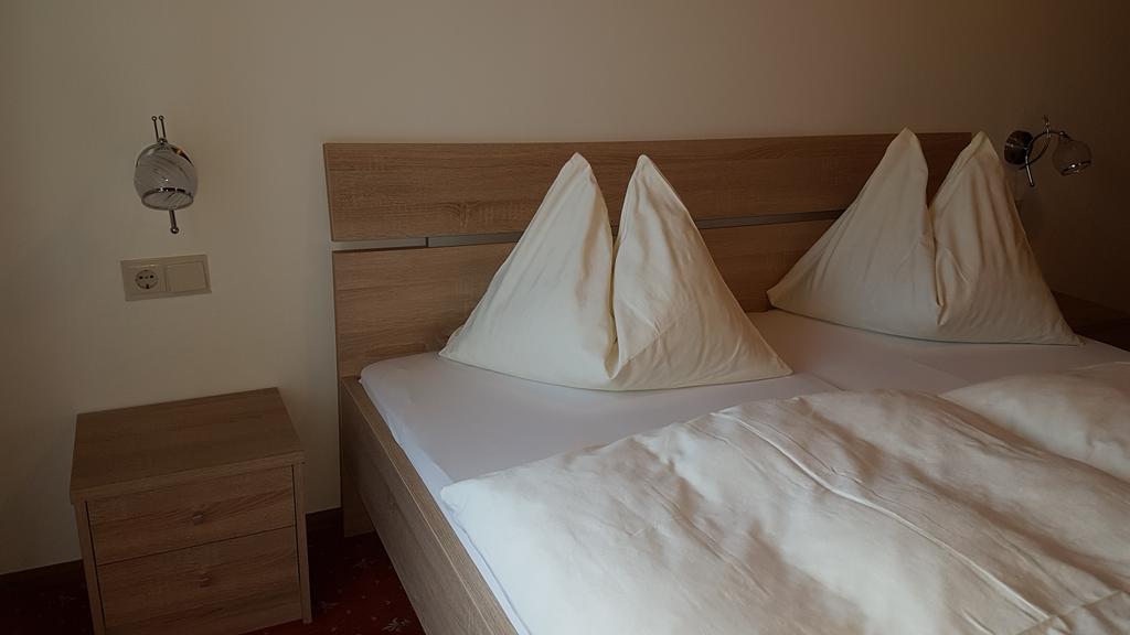 Landgasthof Hotel Zehenthof Пфарверфен Екстериор снимка